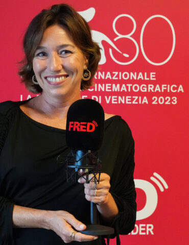 Lola Dueñas posa con el FRED Award