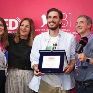 Luca Marinelli, awarded with FRED Award in #Venezia81