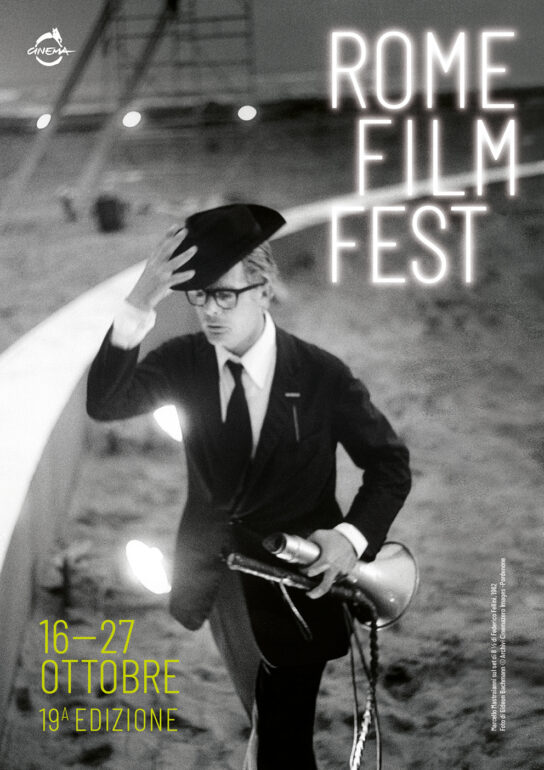 Poster della Festa del Cinema di Roma 2024Marcello-Mastroianni-sul-set-di-8-½-di-Federico-Fellini-1962-Foto-di-Gideon-Bachmann-©-Archivi-Cinemazero-Images