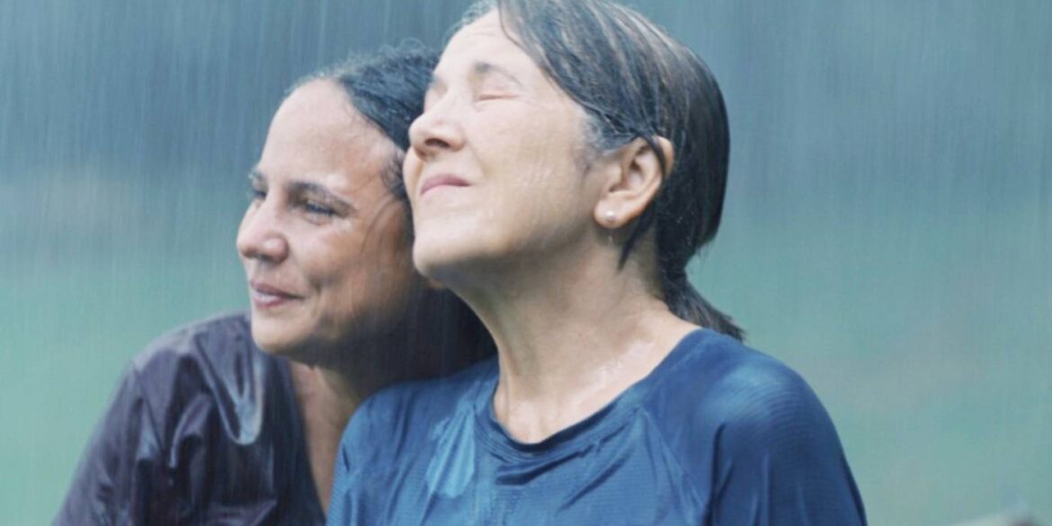 Jenny Navarrete y Paulina Garcia in Querido Tropico