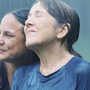 Jenny Navarrete y Paulina Garcia in Querido Tropico