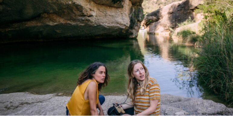 Patricia López Arnaiz y Pilar Palomero in Los Destellos