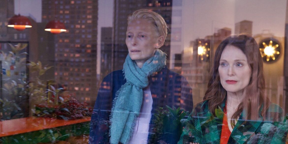 Tilda Swinton and Julianne Moore in a still from "The room next door"