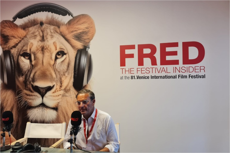 Steven Raphael at FRED Film Radio for the English Daily Show from the 81. Venice International Film Festival