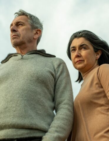 Paulina Urrutia (Carmen) y Alfredo Castro (Guillermo) en Isla Negra