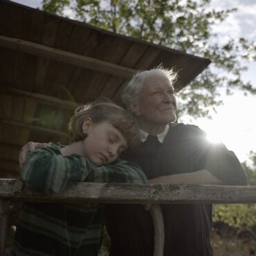 Emily Matthews and Glenn Close in The Summer book