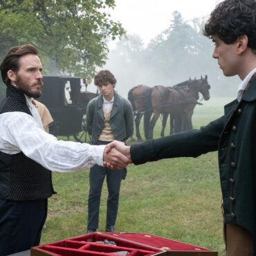 Sam Claflin e Nicolas Maupas in Il Conte di Montecristo