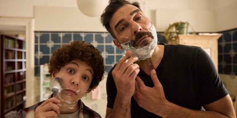 Javi Leoni ed Edoardo Leo in una scena di Per te