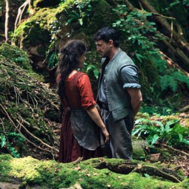 A scene from "Hamnet" by Chloé Zhao with Jessie Buckley and Paul Mescal