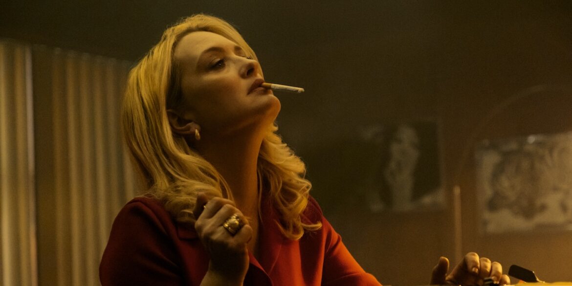 Una scena di “Mrs Playmen”