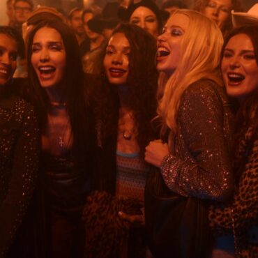 Helena Howard, Bella Thorne, Zion Moreno, Chloe Cherry and Sophia Ali in a scene from Find your friends