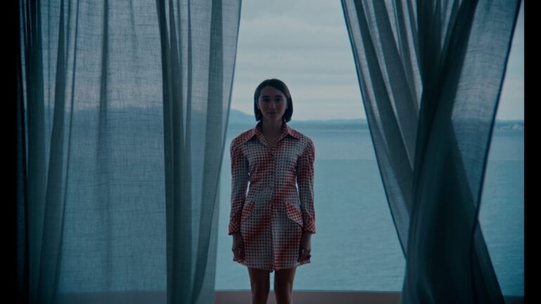 Zoe Stein in a scene from Forastera by Lucía Aleñar Iglesias