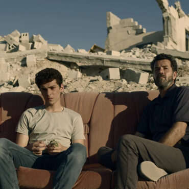 Muhammad Abed El Rahman e Saleh Bakri in The Teacher