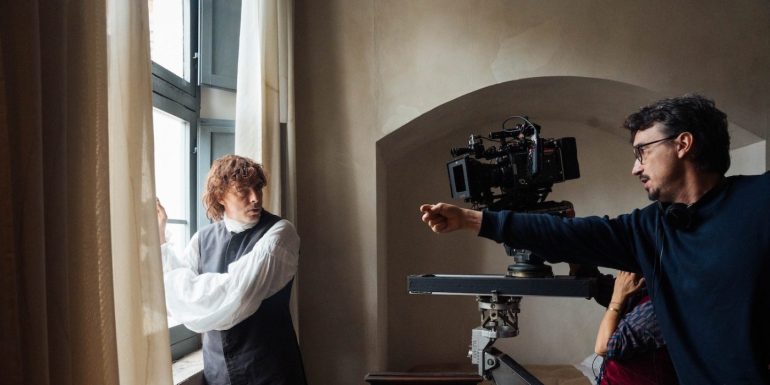 Michele Riondino e Damiano Michieletto sul set di Primavera