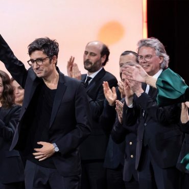 İlker Çatak winning the Golden Bear for his film Yellow Letters