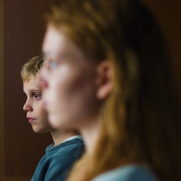 Finn Vogels and Celeste Holsheimer in A family