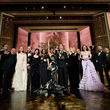 Paul Thomas Anderson, Sarah Murphy, Anthony Carlino, Will Weiske, Andy Jurgensen, Teyana Taylor, Michael Bauman, Cassandra Kulukundis, Regina Hall, Shayna McHale aka Junglepussy, Leonardo DiCaprio, Chase Infiniti and Benicio del Toro accept the Oscar® for Best Picture during the 98th Oscars® Credit/Provider Richard Harbaugh / The Academy Copyright ©A.M.P.A.S.