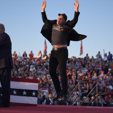 Una scena da "Elon Musk Unveiled - The Tesla Experiment" di Andreas Pichler