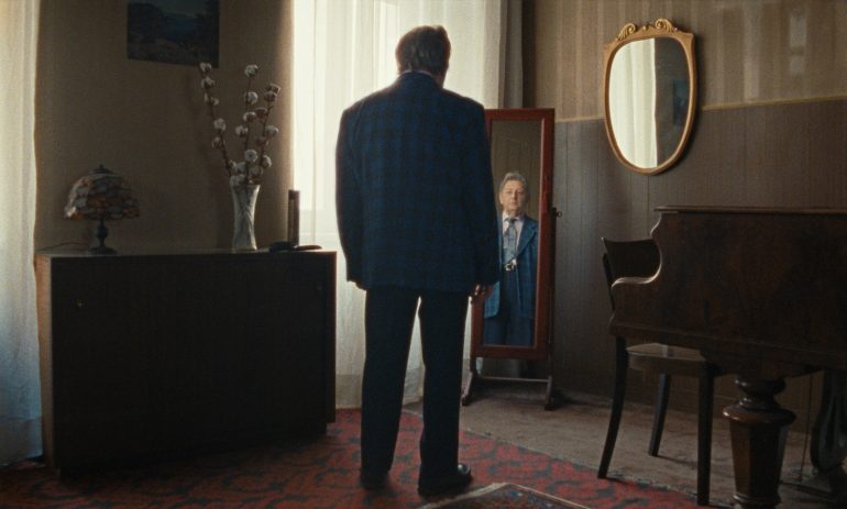 Al Cook in una scena di The Loneliest man in town