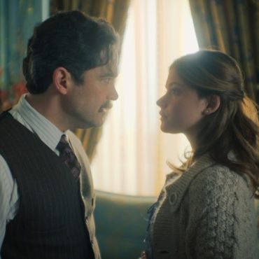 Nicole Wallace and Alfonso Herrera in The House of the spirits