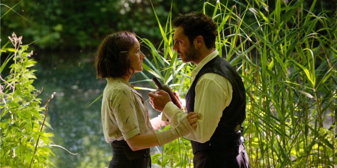Scene from Electric kiss